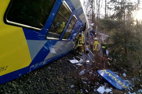 Лобовое столкновение поездов в Баварии