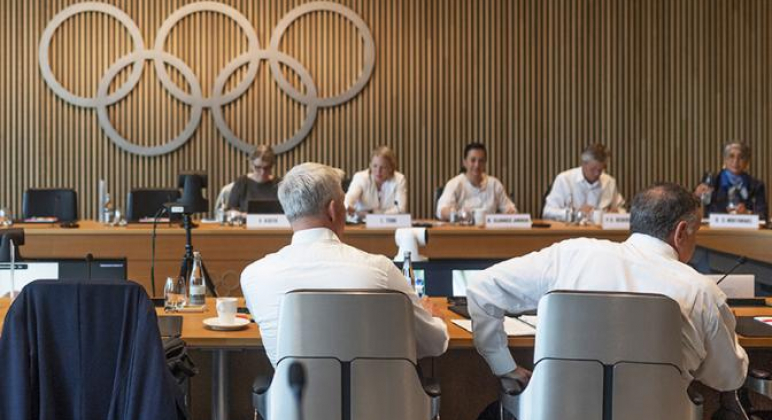 Израиль, Россия и «скандинавские палки» в колеса: МОК вынужден петлять в пунктах Олимпийской хартии