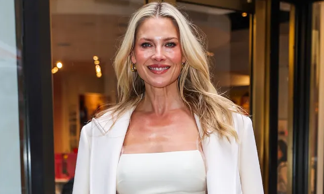 Звезда сериала «Земля» (Landman) Эли Лартер сбежала в Айдахо от «многих» светских требований Голливуда.