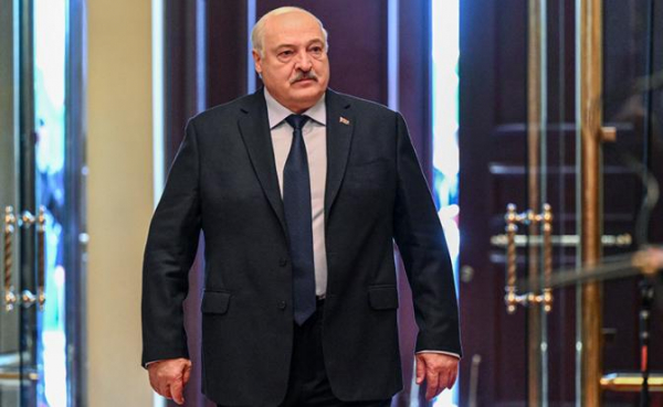 Цитатник» Лукашенко, содержащий «секреты» его отцовского подхода, должен быть напечатан и размещен в каждом кабинете российских чиновников как наглядное пособие