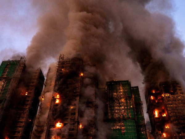 В Гонконге крупная трагедия: в результате разрушительного пожара погибли 44 человека