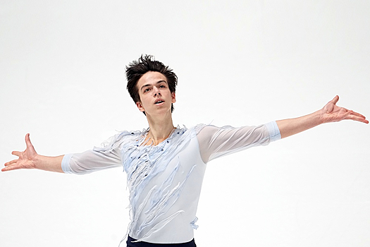 Гуменник одержал победу в короткой программе на этапе Гран-при в Омске