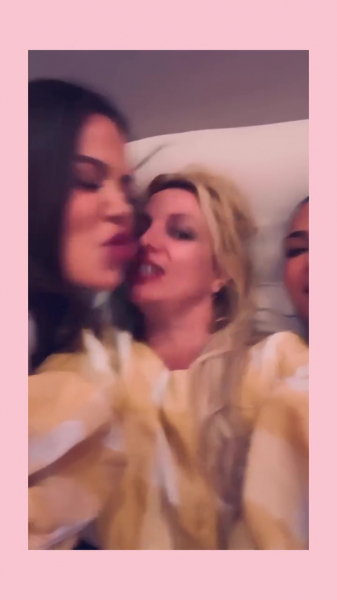 Inside Britney Spears' cozy sleepover with Kim and Khlo&eacute; Kardashian6