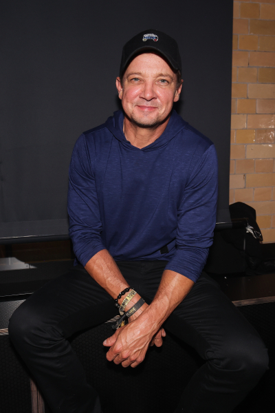  Jeremy Renner denies Yi Zhou's claims they reached 'peaceful' agreement6