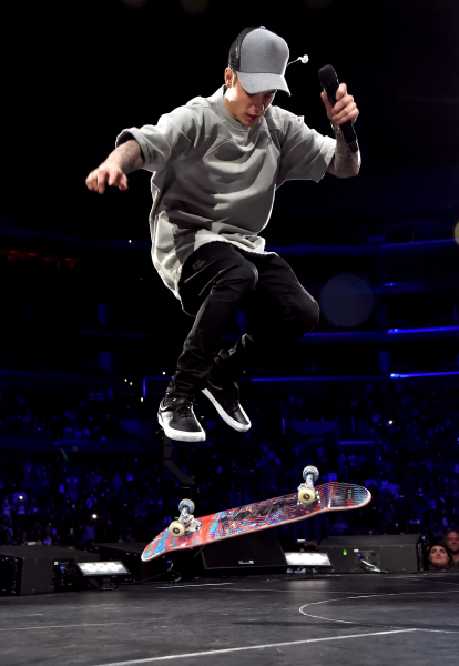 Justin Bieber suffers fall from electric skateboard1