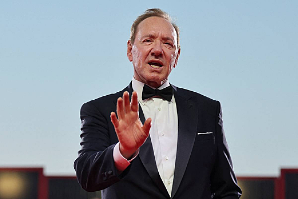 Кевин Спейси дал ответ на распространяющиеся слухи о его бедственном состоянии