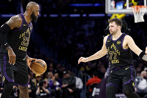 Леброна Джеймса осудили за его отстраненность в ситуации с Лукой Дончичем