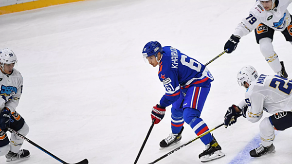 На своем льду ярославский «Локомотив» потерпел поражение от «Барыса» со счетом 0:4