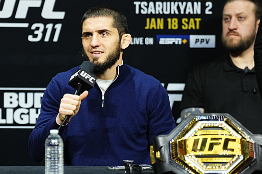 Махачев произнес слова в адрес Маддалены во время финальной дуэли взглядов