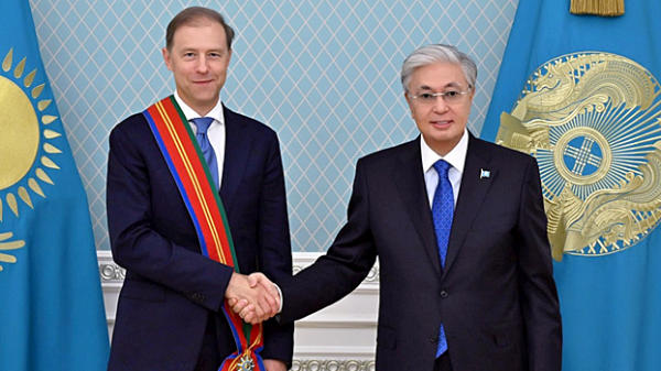 В Казахстане состоялась церемония награждения Дениса Мантурова орденом «Достык» I степени