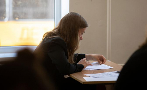 От аттестата до 12-го класса: почему школьников могут заставить учиться дольше?