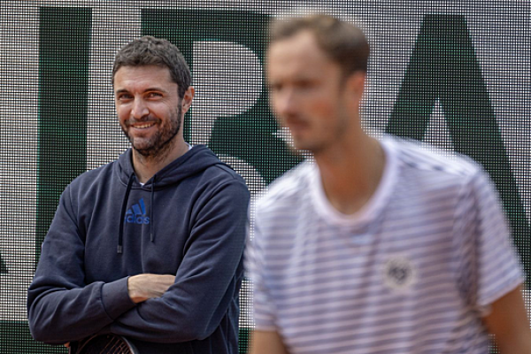 Симон поведал, когда именно их отношения с Медведевым дали трещину