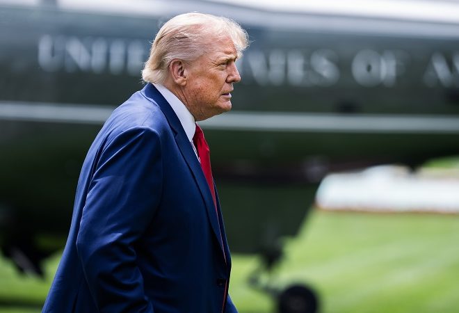 Трамп намерен обратиться в Министерство юстиции с просьбой расследовать связи Эпштейна с демократами и банками