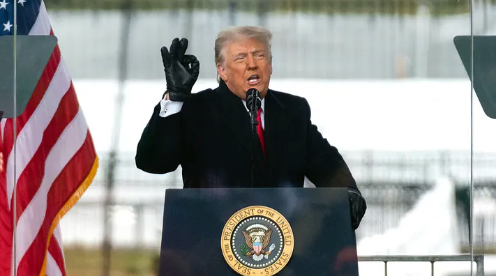 Бывший премьер-министр Великобритании назвал BBC «посмешищем», пока Трамп готовится подать иск