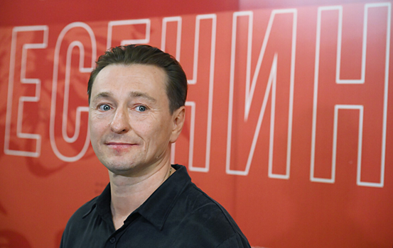 Безруков признался в невозможности справиться с завистью к коллегам