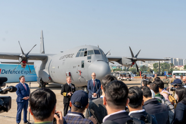 Сделка по продаже оружия США все еще в подвешенном состоянии после визита Хегсета во Вьетнам