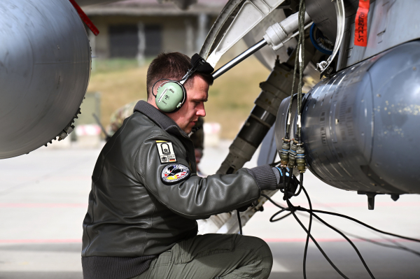 США и Европа используют одни и те же самолеты, но не всегда могут ремонтировать технику друг друга