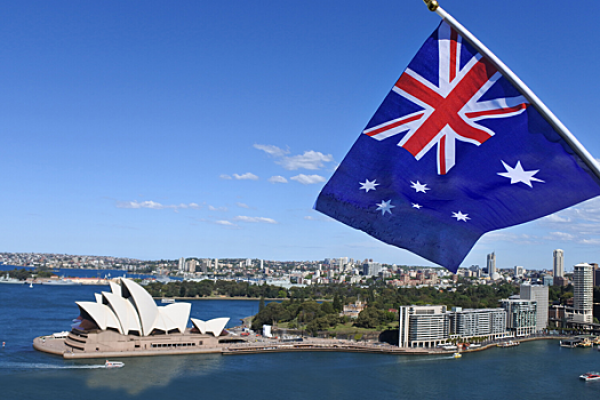 Скандал в Австралии: чиновник пытался оплатить стриптиз-клуб за счет налогоплательщиков