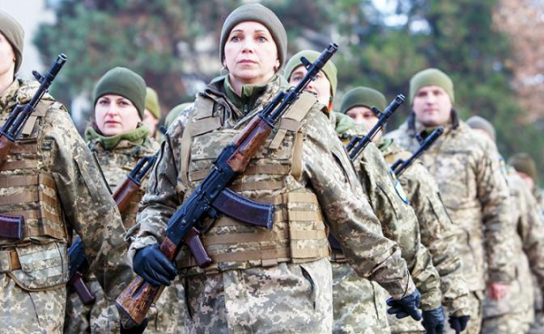 Женщины в Вооруженных силах Украины сталкиваются с двойной угрозой