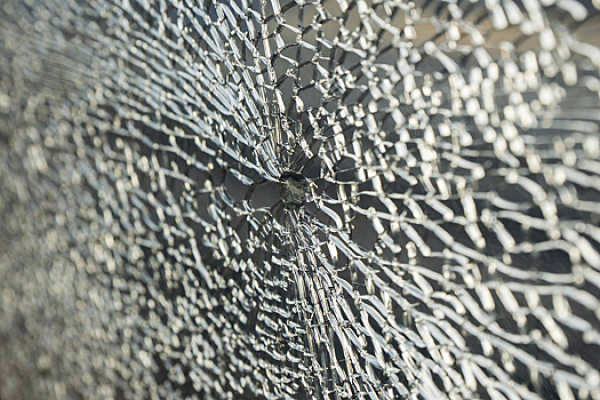 Российский город: жители сообщают о небесных взрывах и вспышках