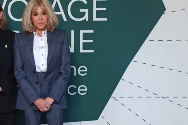 Деталь на брюках Брижит Макрон &laquo;произвела фурор&raquo; (ФОТО)