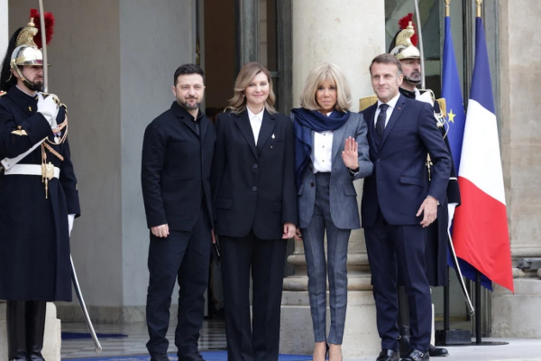 Деталь на брюках Брижит Макрон &laquo;произвела фурор&raquo; (ФОТО)