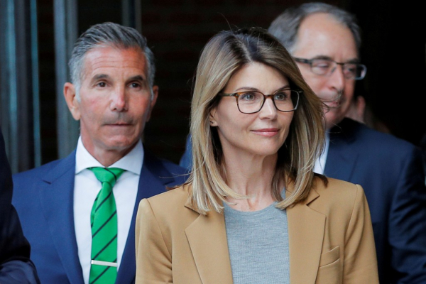 Lori Loughlin makes first public appearance since shocking Mossimo Giannulli split5