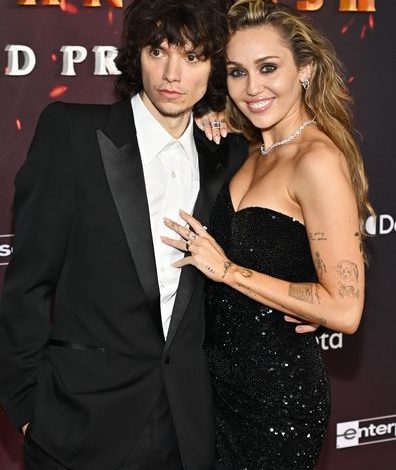 Майли Сайрус и Макс Моррандо обручились после четырех лет отношений