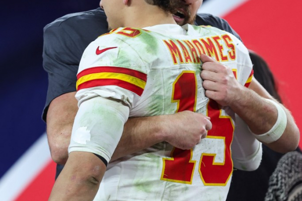 Patrick Mahomes vows to return &lsquo;stronger than ever&rsquo; after suffering playoff-ending knee injury 8