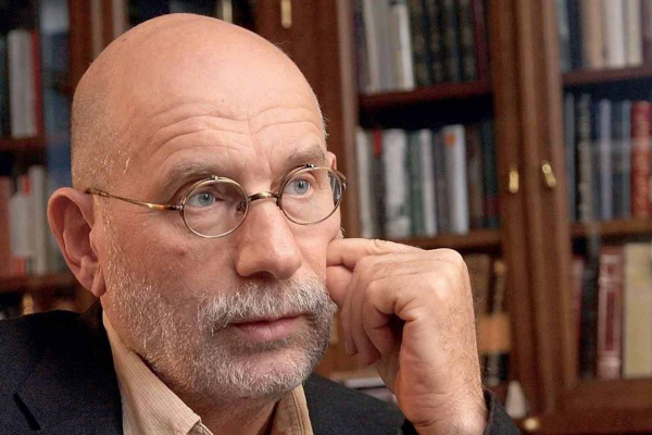 Суд назначил писателю Акунину наказание в виде 15 лет лишения свободы в колонии