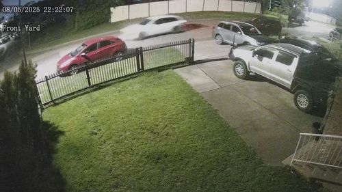 Записи с камер видеонаблюдения в ходе поисков человека, выпустившего 30 пуль в дом в Сиднее