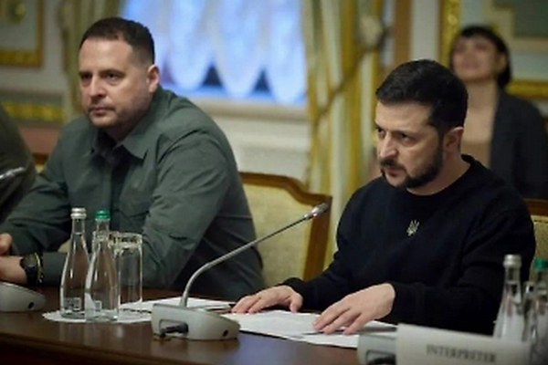 Известно о получасовой эмоциональной буре Ермака в кабинете Зеленского