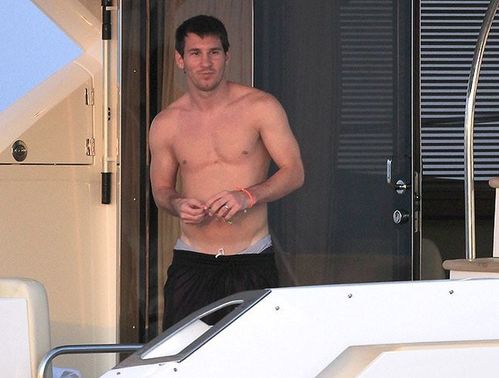 Лионель Месси курит