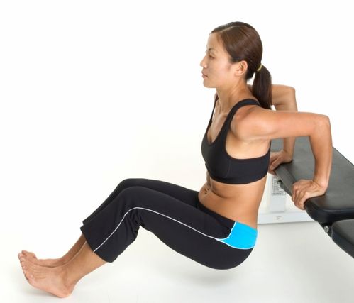 Как накачать руки девушке