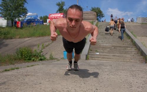 Как отжиматься на кулаках?