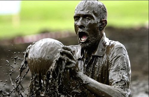 Необычные виды спорта: Болотный Футбол