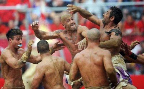 Флорентийский футбол &mdash; поединок современных гладиаторов