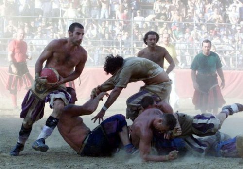 Флорентийский футбол &mdash; поединок современных гладиаторов