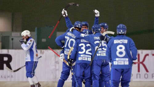 Динамо хоккей с мячом