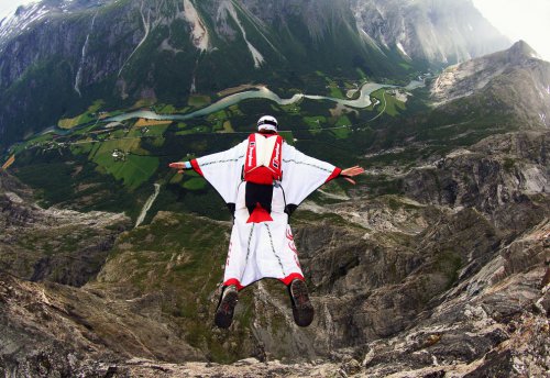 Бейсджампинг - экстремальный вид спорта