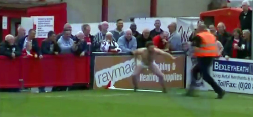 Фотосет голышом с вратарём "Саутпорта" Тони Томпсоном