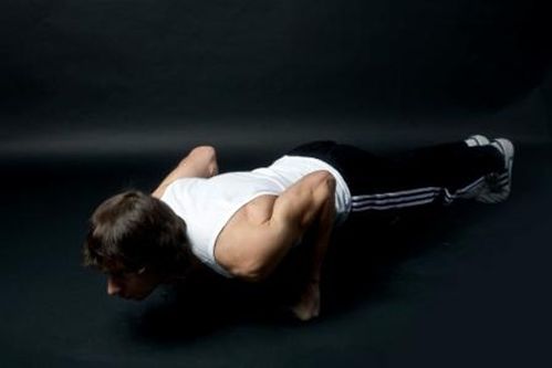 Отжимания на кулаках